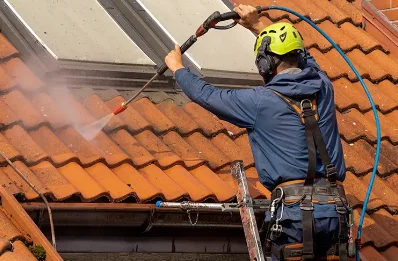 Démoussage et hydrofuge de toiture à Hondouville
